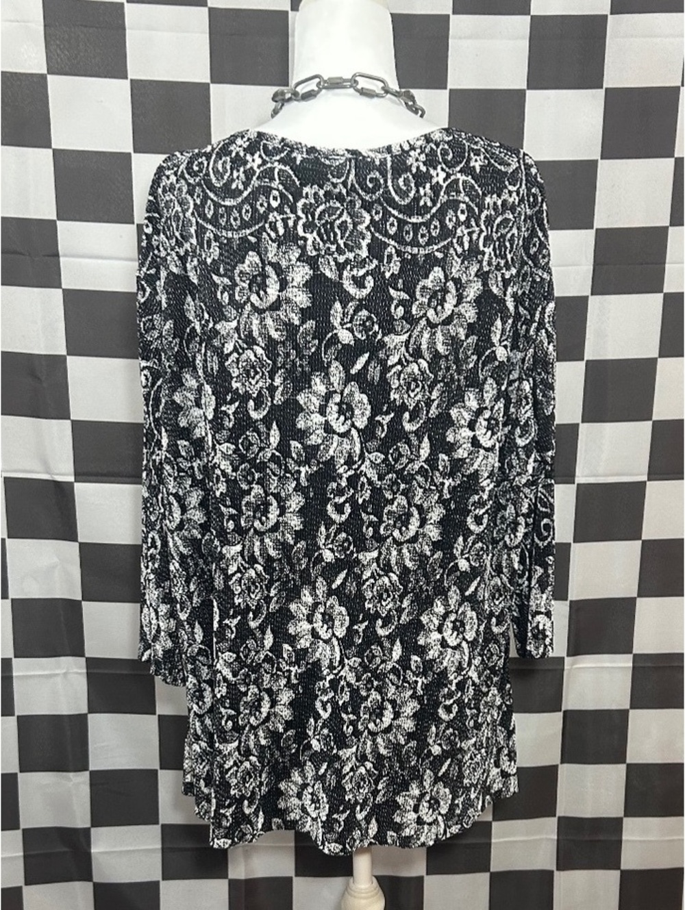 CJ banks flowy black tunic with white floral - Picture 3 of 5